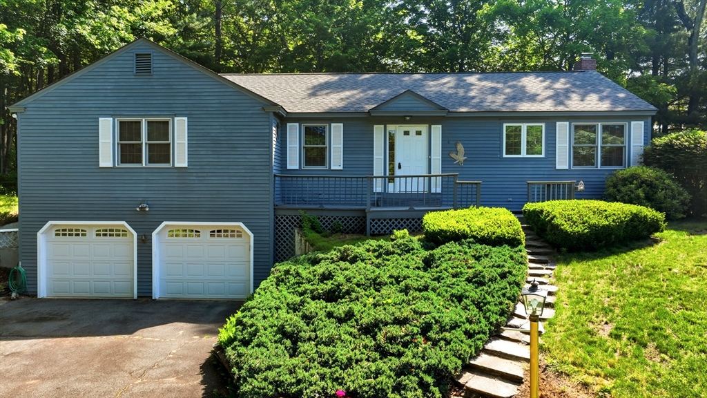 4 Ladyslipper Ln, Hadley, Massachusetts, 3 Bedrooms Bedrooms, 8 Rooms Rooms,2.5 BathroomsBathrooms,Residential,For Sale,Ladyslipper Ln,73531313