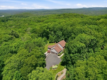 2 Highview Cir, Wilbraham, Massachusetts, 4 Bedrooms Bedrooms, 11 Rooms Rooms,4.5 BathroomsBathrooms,Residential,For Sale,Highview Cir,73533939