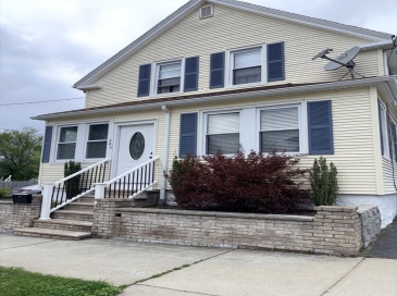 245 Clifford St, New Bedford, Massachusetts, 2 Bedrooms Bedrooms, 7 Rooms Rooms,2 BathroomsBathrooms,Residential,For Sale,Clifford St,73535691