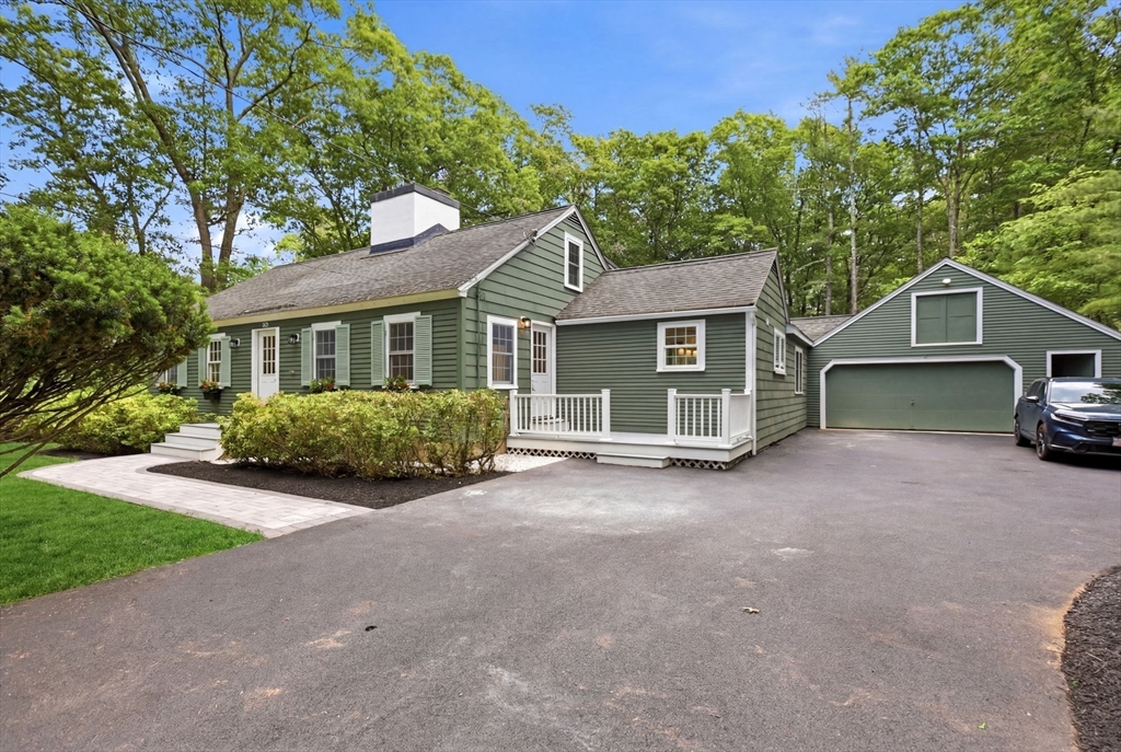 358 East St, Carlisle, Massachusetts, 4 Bedrooms Bedrooms, 8 Rooms Rooms,3.5 BathroomsBathrooms,Residential,For Sale,East St,73535460