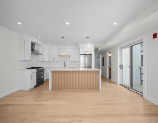 595 Broadway, Somerville, Massachusetts, 2 Bedrooms Bedrooms, 5 Rooms Rooms,2.5 BathroomsBathrooms,Residential,For Sale,Broadway,73535720