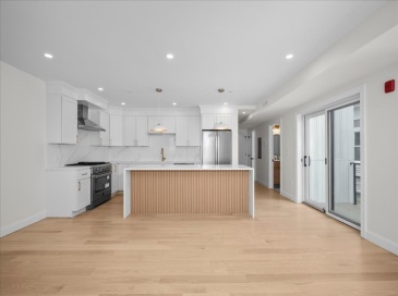 595 Broadway, Somerville, Massachusetts, 2 Bedrooms Bedrooms, 5 Rooms Rooms,2.5 BathroomsBathrooms,Residential,For Sale,Broadway,73535720