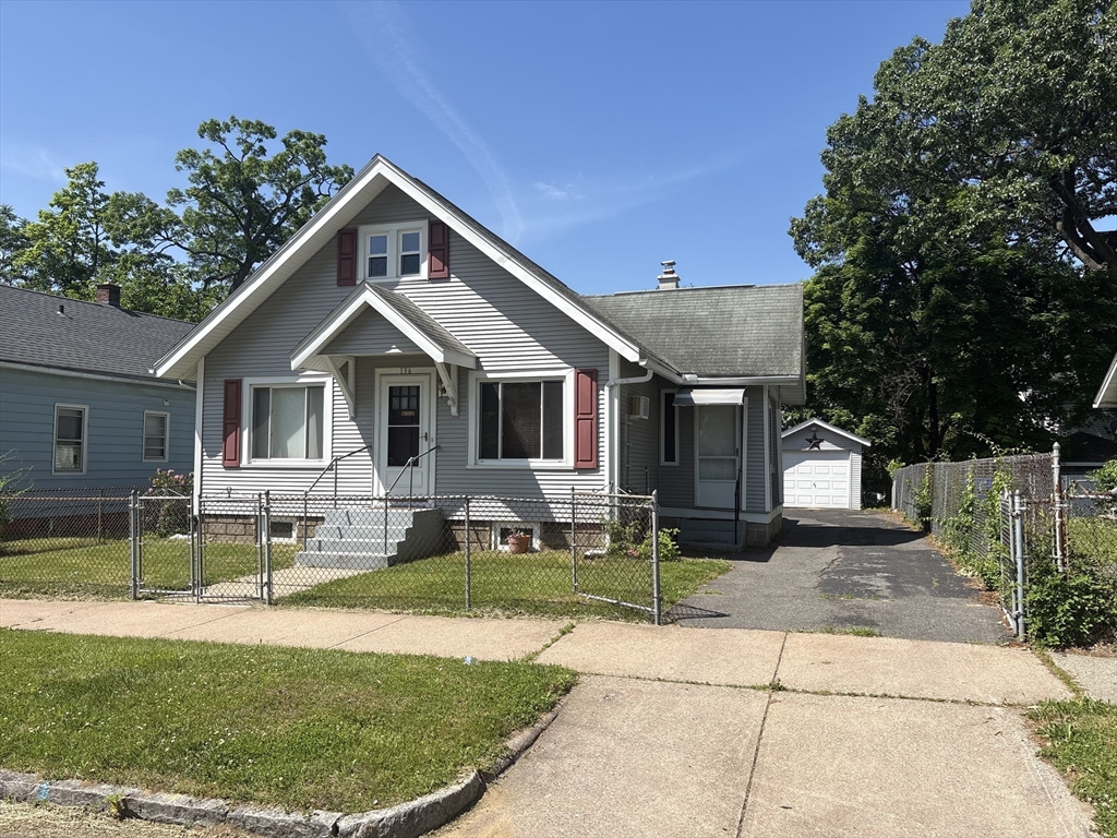 136 Maynard St, Springfield, Massachusetts, 2 Bedrooms Bedrooms, 5 Rooms Rooms,1 BathroomBathrooms,Residential,For Sale,Maynard St,73535802