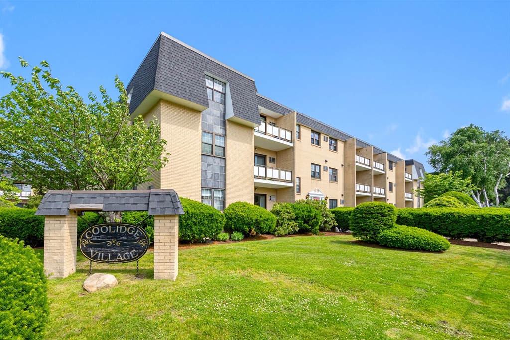 48 Bigelow Ave, Watertown, Massachusetts, 2 Bedrooms Bedrooms, 5 Rooms Rooms,2 BathroomsBathrooms,Residential,For Sale,Bigelow Ave,73535741