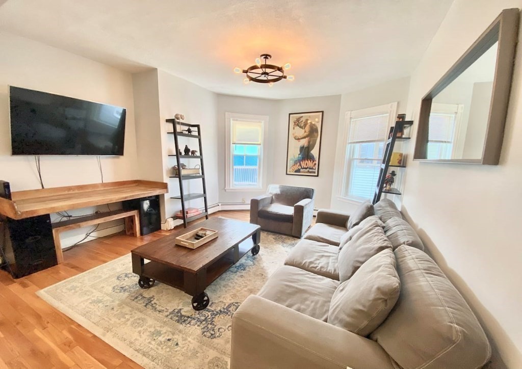 81 Sydney St, Boston, Massachusetts, 3 Bedrooms Bedrooms, 5 Rooms Rooms,2 BathroomsBathrooms,Residential Lease,For Rent,Sydney St,73535762