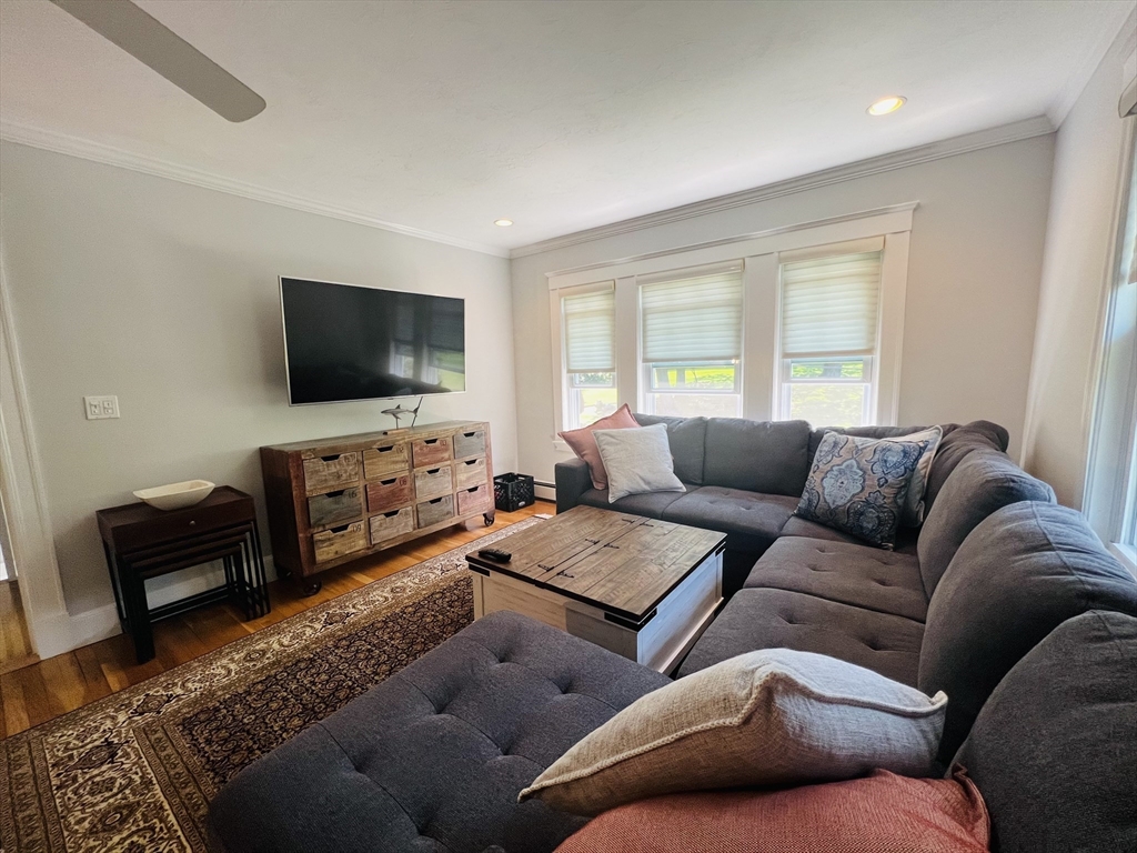 15 Abigail Ave, Quincy, Massachusetts, 3 Bedrooms Bedrooms, 6 Rooms Rooms,1 BathroomBathrooms,Residential Lease,For Rent,Abigail Ave,73535766