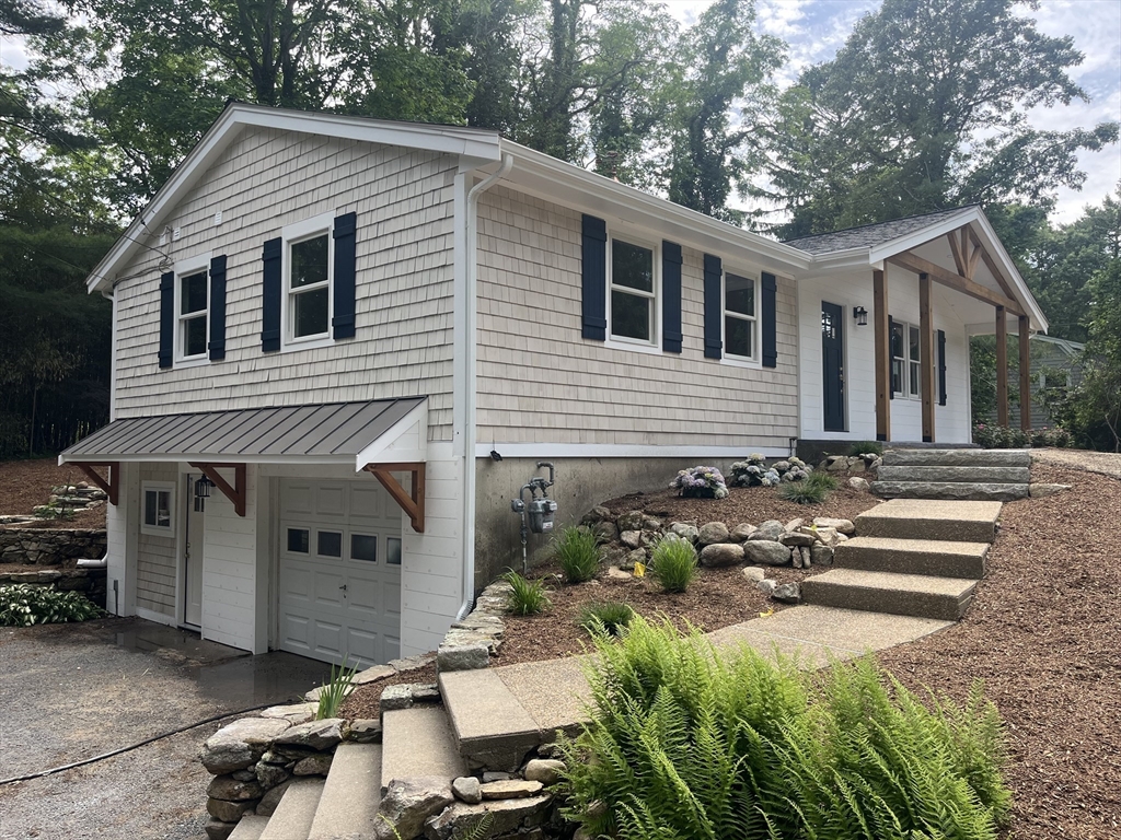 76 Sippewissett Rd, Falmouth, Massachusetts, 3 Bedrooms Bedrooms, 8 Rooms Rooms,3 BathroomsBathrooms,Residential,For Sale,Sippewissett Rd,73535790