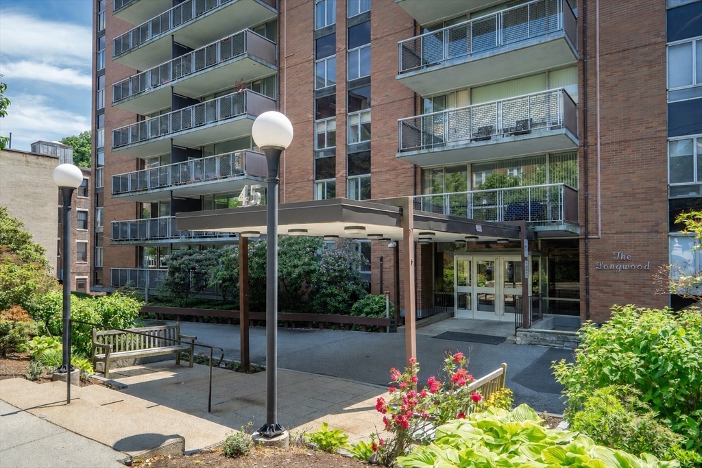 45 Longwood Ave, Brookline, Massachusetts, 2 Bedrooms Bedrooms, 4 Rooms Rooms,2 BathroomsBathrooms,Residential,For Sale,Longwood Ave,73535783