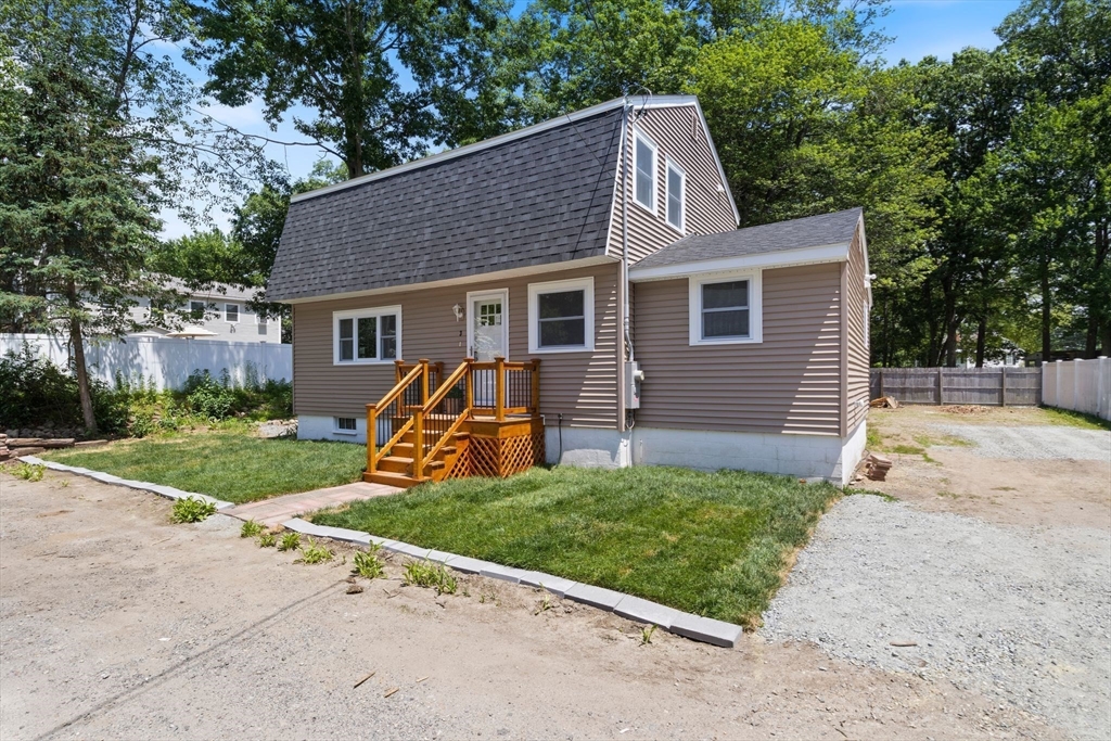3 Greystone Road, Merrimac, Massachusetts, 3 Bedrooms Bedrooms, 8 Rooms Rooms,2 BathroomsBathrooms,Residential,For Sale,Greystone Road,73535792
