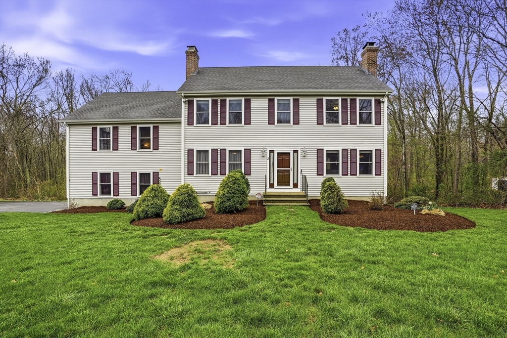 2 Tee Jay Ln, Blackstone, Massachusetts, 3 Bedrooms Bedrooms, 8 Rooms Rooms,2.5 BathroomsBathrooms,Residential,For Sale,Tee Jay Ln,73510281