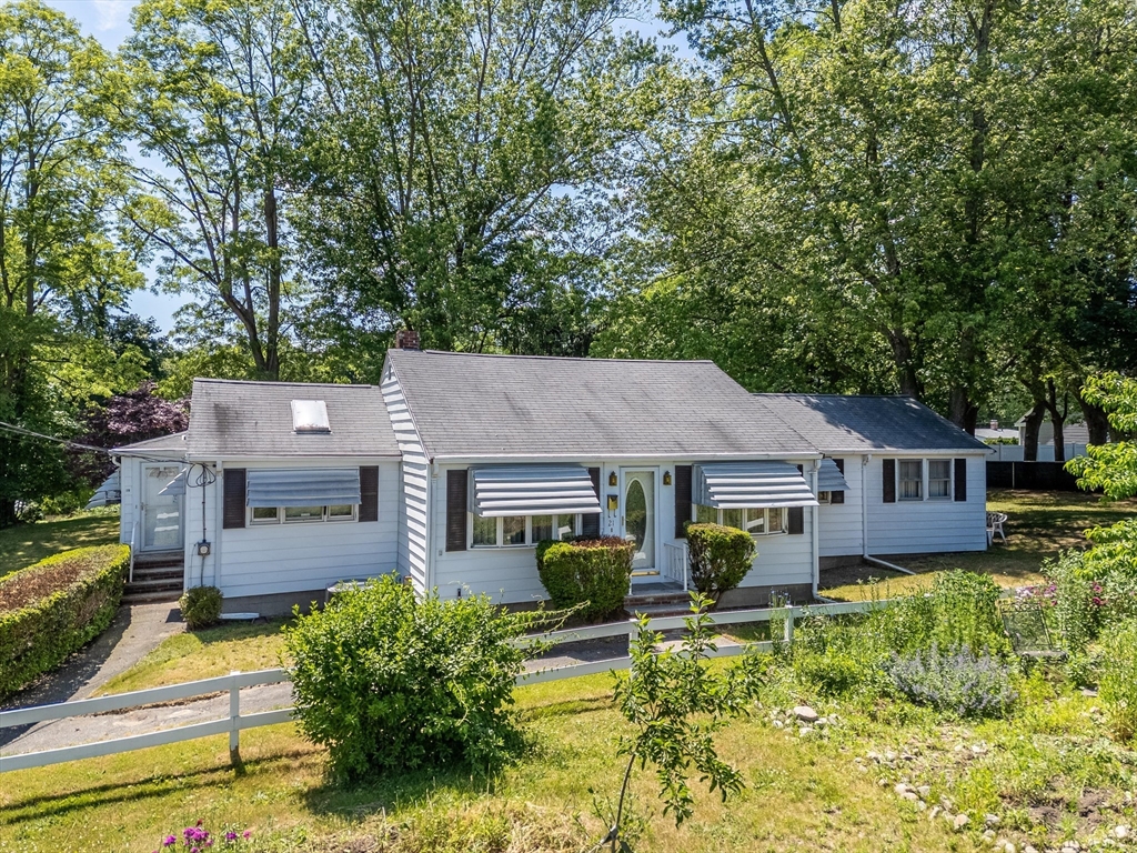 21 South Ave, Taunton, Massachusetts, 2 Bedrooms Bedrooms, 7 Rooms Rooms,2.5 BathroomsBathrooms,Residential,For Sale,South Ave,73535826