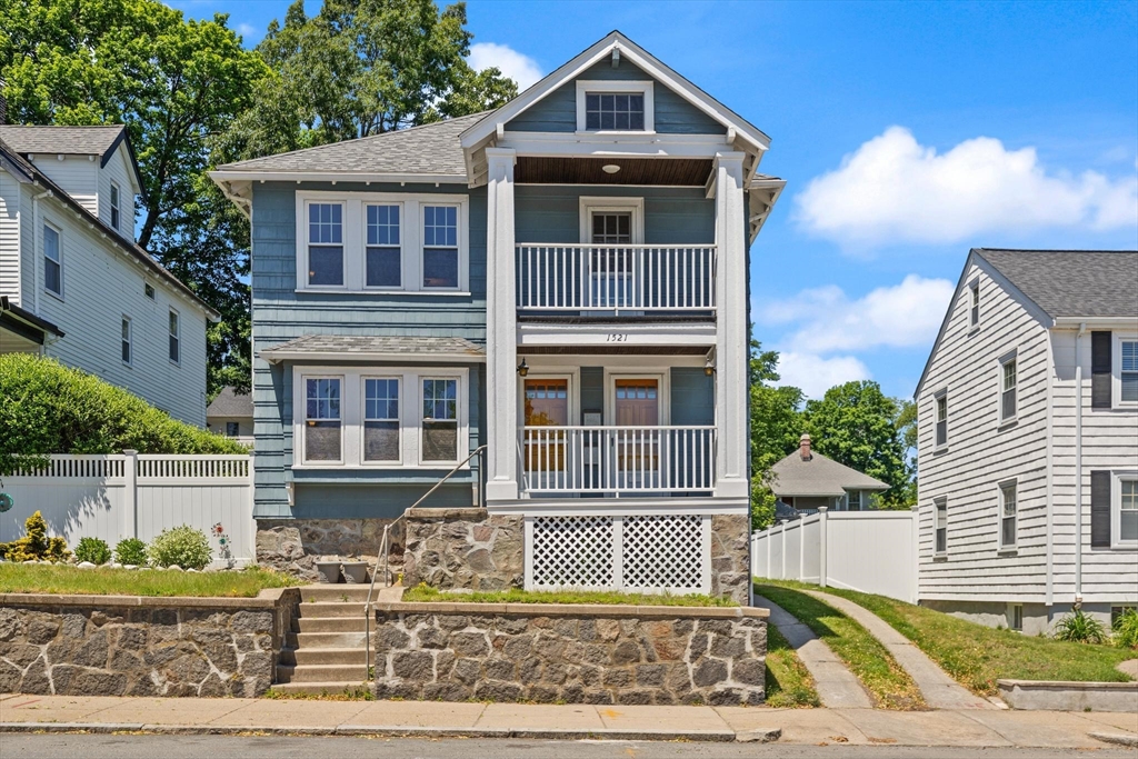 1521 Centre Street, Boston, Massachusetts, 2 Bedrooms Bedrooms, 5 Rooms Rooms,1 BathroomBathrooms,Residential Lease,For Rent,Centre Street,73535827