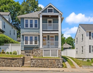 1521 Centre Street, Boston, Massachusetts, 2 Bedrooms Bedrooms, 5 Rooms Rooms,1 BathroomBathrooms,Residential Lease,For Rent,Centre Street,73535827