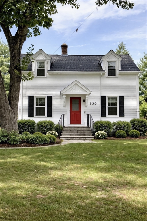 330 Newman Ave, Seekonk, Massachusetts, 3 Bedrooms Bedrooms, 6 Rooms Rooms,3 BathroomsBathrooms,Residential,For Sale,Newman Ave,73535856