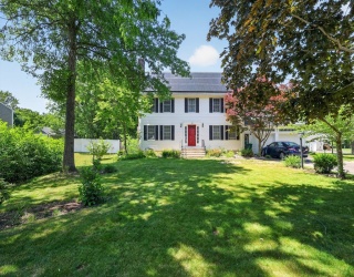 23 Smith St, Attleboro, Massachusetts, 3 Bedrooms Bedrooms, 8 Rooms Rooms,2.5 BathroomsBathrooms,Residential,For Sale,Smith St,73535859