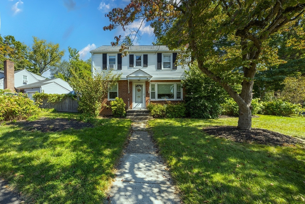 1 Lexington St, South Hadley, Massachusetts, 3 Bedrooms Bedrooms, 6 Rooms Rooms,1.5 BathroomsBathrooms,Residential,For Sale,Lexington St,73535850