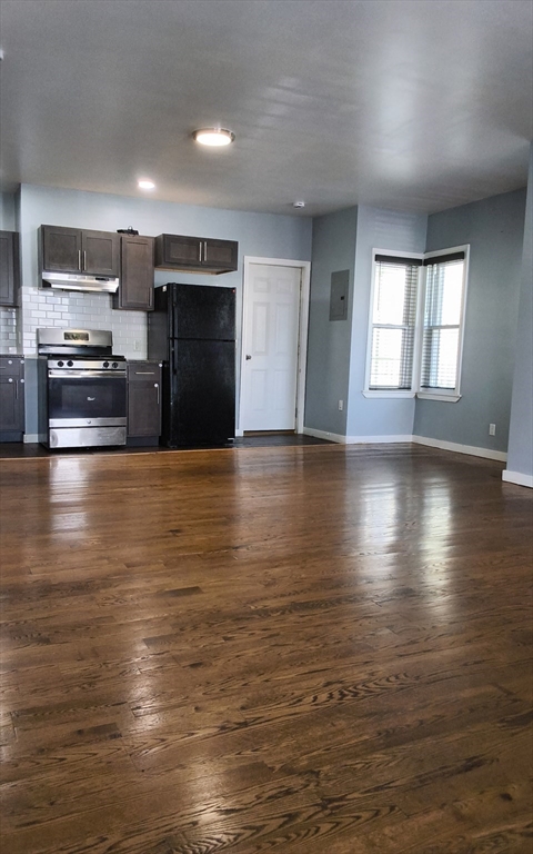 210 Hope St, Fall River, Massachusetts, 2 Bedrooms Bedrooms, 5 Rooms Rooms,1 BathroomBathrooms,Residential Lease,For Rent,Hope St,73535884