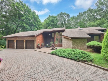 780 Birnie Ave, West Springfield, Massachusetts, 3 Bedrooms Bedrooms, 9 Rooms Rooms,2 BathroomsBathrooms,Residential,For Sale,Birnie Ave,73535869