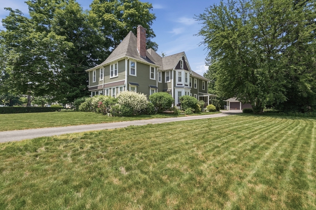 19 Eliot St, Natick, Massachusetts, 2 Bedrooms Bedrooms, 5 Rooms Rooms,2.5 BathroomsBathrooms,Residential,For Sale,Eliot St,73535872