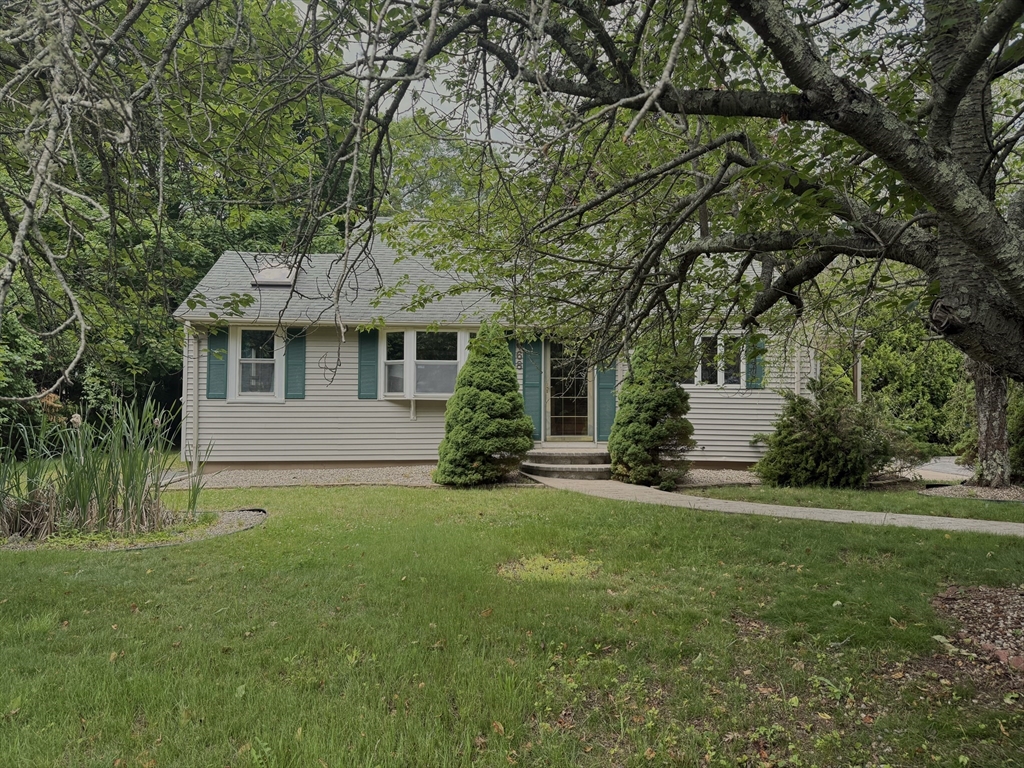 68 Davis Rd., Westport, Massachusetts, 3 Bedrooms Bedrooms, 6 Rooms Rooms,2 BathroomsBathrooms,Residential,For Sale,Davis Rd.,73535881