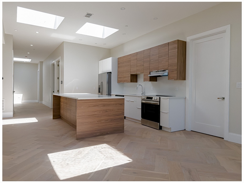 1 Jackson Street, Newton, Massachusetts, 3 Bedrooms Bedrooms, 7 Rooms Rooms,3.5 BathroomsBathrooms,Residential Lease,For Rent,Jackson Street,73535914