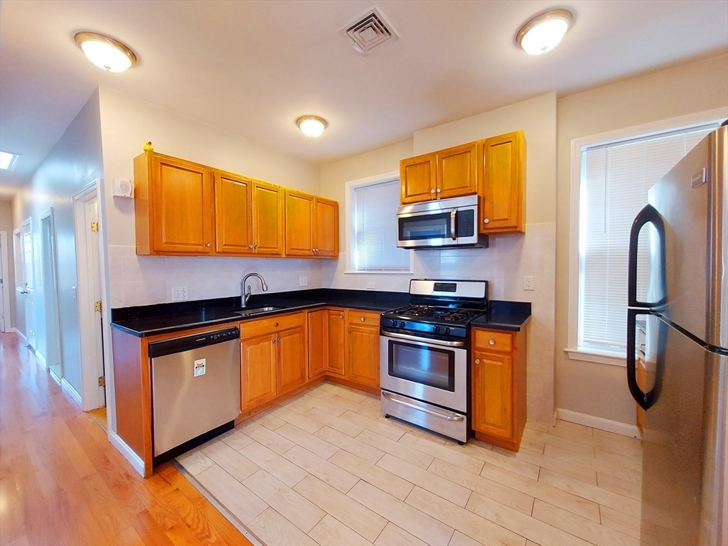 1904 Massachusetts Ave, Cambridge, Massachusetts, 4 Bedrooms Bedrooms, 9 Rooms Rooms,2 BathroomsBathrooms,Residential Lease,For Rent,Massachusetts Ave,73535928