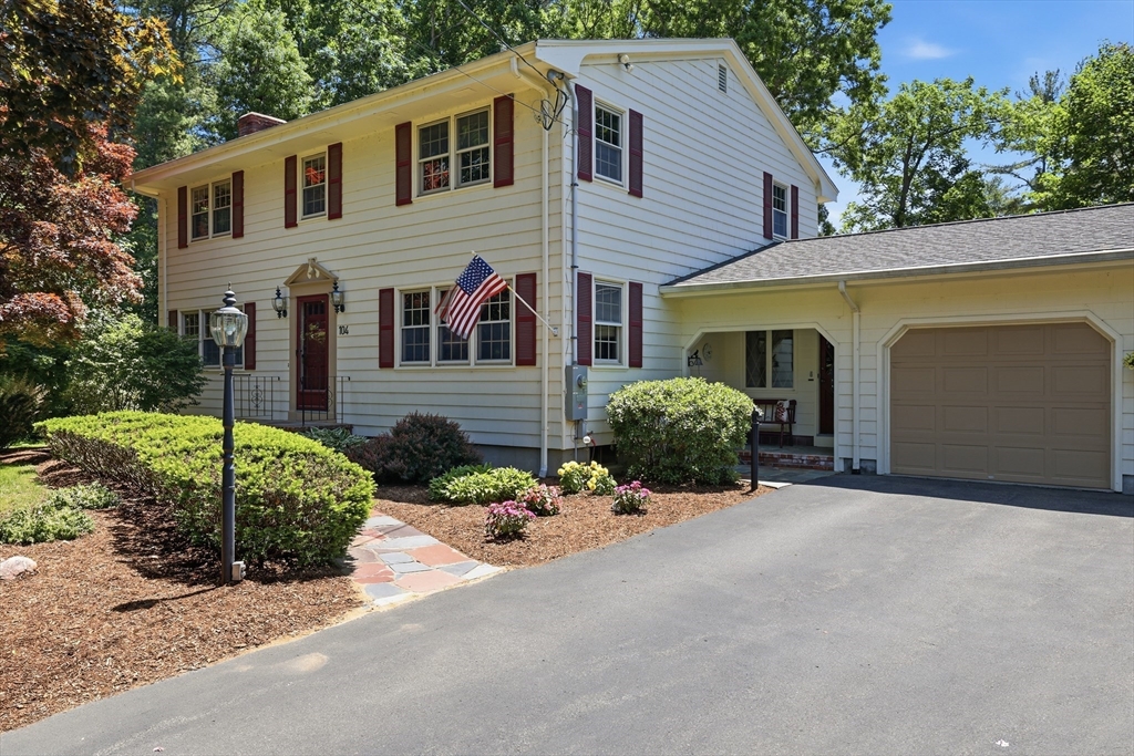 104 Jackson Dr, Raynham, Massachusetts, 4 Bedrooms Bedrooms, 10 Rooms Rooms,3 BathroomsBathrooms,Residential,For Sale,Jackson Dr,73535934