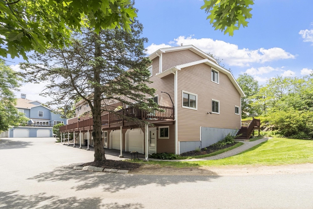 13 Nightingale Lane, Salem, Massachusetts, 2 Bedrooms Bedrooms, 6 Rooms Rooms,2.5 BathroomsBathrooms,Residential,For Sale,Nightingale Lane,73535282