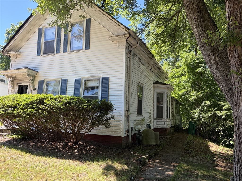 32 West Street, Attleboro, Massachusetts, 3 Bedrooms Bedrooms, 7 Rooms Rooms,1 BathroomBathrooms,Residential,For Sale,West Street,73535954