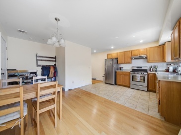 27 Ellington St, Boston, Massachusetts, 3 Bedrooms Bedrooms, 5 Rooms Rooms,2 BathroomsBathrooms,Residential,For Sale,Ellington St,73535879