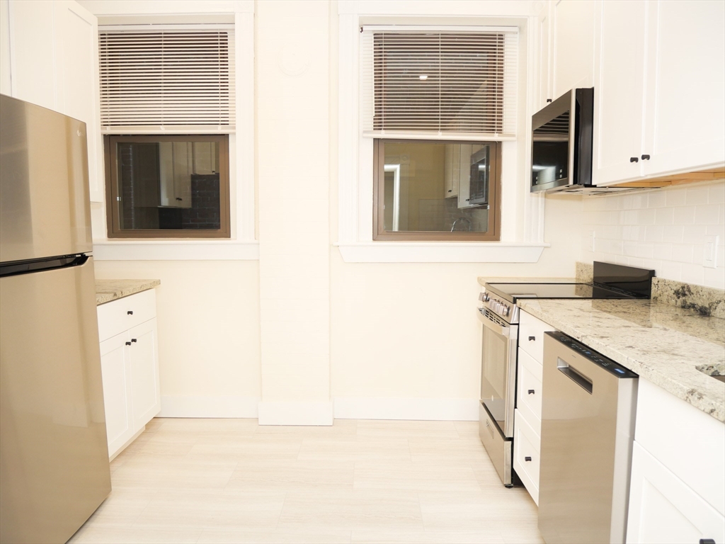 1378 Beacon, Brookline, Massachusetts, 1 Bedroom Bedrooms, 2 Rooms Rooms,1 BathroomBathrooms,Residential Lease,For Rent,Beacon,73535963