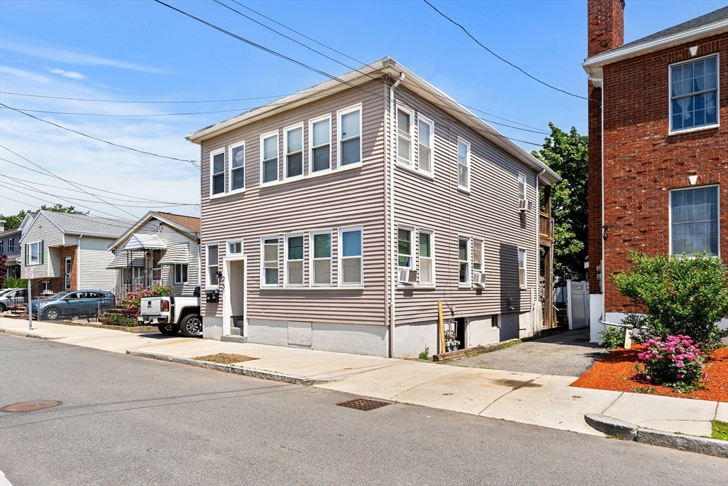 23 Thorndike St, Revere, Massachusetts, 4 Bedrooms Bedrooms, 10 Rooms Rooms,2 BathroomsBathrooms,Residential Income,For Sale,Thorndike St,73535967