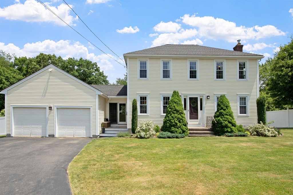 32 Indian Ridge Dr, Leominster, Massachusetts, 3 Bedrooms Bedrooms, 6 Rooms Rooms,2.5 BathroomsBathrooms,Residential,For Sale,Indian Ridge Dr,73535994