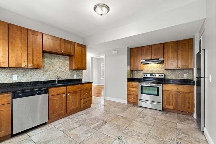 51 King St, Boston, Massachusetts, 3 Bedrooms Bedrooms, 6 Rooms Rooms,1 BathroomBathrooms,Residential Lease,For Rent,King St,73536001