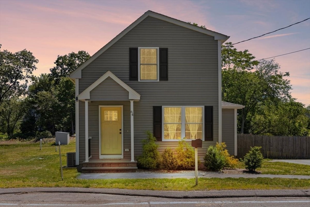 64 Fall River Ave, Seekonk, Massachusetts, 3 Bedrooms Bedrooms, 5 Rooms Rooms,1 BathroomBathrooms,Residential,For Sale,Fall River Ave,73536007