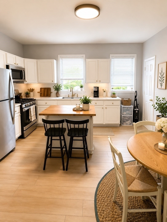 502 Somerville Ave, Somerville, Massachusetts, 1 Bedroom Bedrooms, 3 Rooms Rooms,1 BathroomBathrooms,Residential Lease,For Rent,Somerville Ave,73536041
