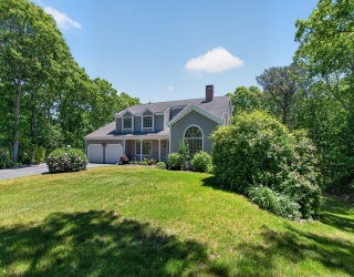 1 Punch Bowl Dr, Falmouth, Massachusetts, 5 Bedrooms Bedrooms, 8 Rooms Rooms,3.5 BathroomsBathrooms,Residential,For Sale,Punch Bowl Dr,73536050