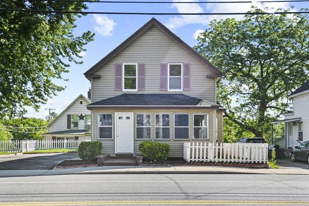 615 North Main Street, Leominster, Massachusetts, 3 Bedrooms Bedrooms, 8 Rooms Rooms,3 BathroomsBathrooms,Residential,For Sale,North Main Street,73536052