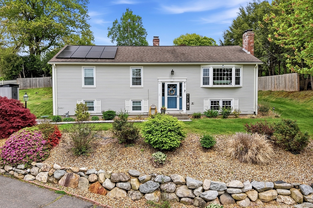 107 Colony Dr, East Longmeadow, Massachusetts, 3 Bedrooms Bedrooms, 7 Rooms Rooms,2 BathroomsBathrooms,Residential,For Sale,Colony Dr,73523244