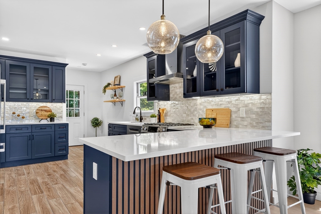 19 High St., Somerville, Massachusetts, 3 Bedrooms Bedrooms, 8 Rooms Rooms,2 BathroomsBathrooms,Residential,For Sale,High St.,73536037