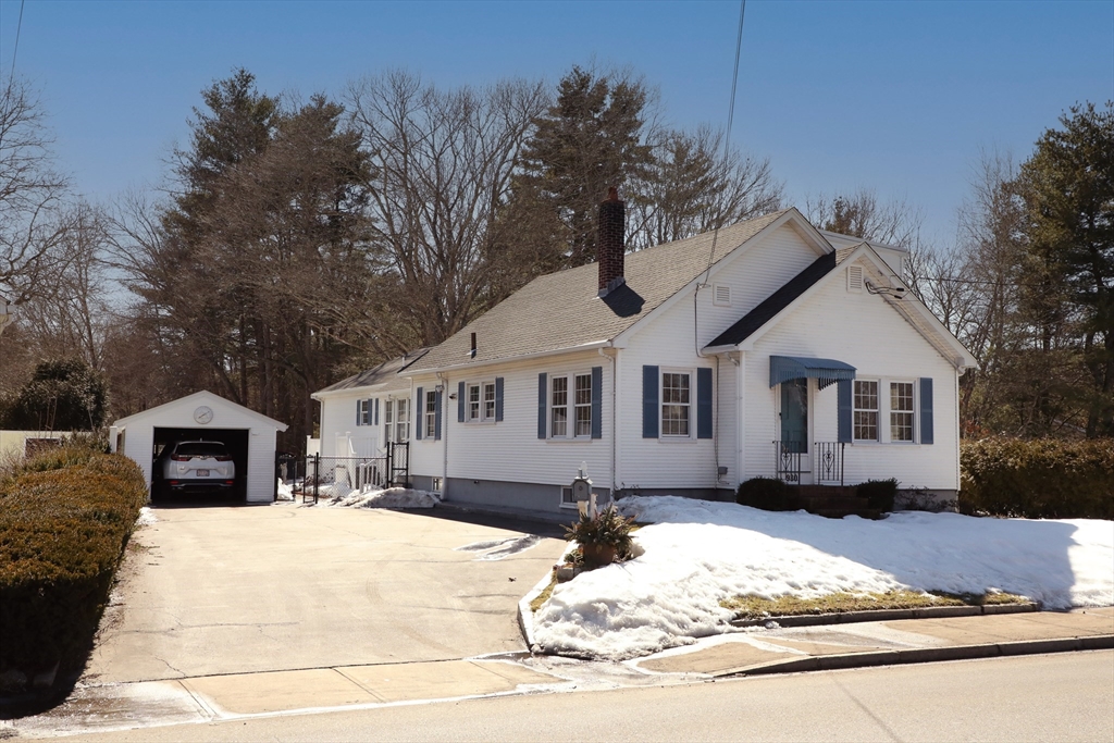 930 Bay Street, Taunton, Massachusetts, 4 Bedrooms Bedrooms, 11 Rooms Rooms,2.5 BathroomsBathrooms,Residential,For Sale,Bay Street,73485878