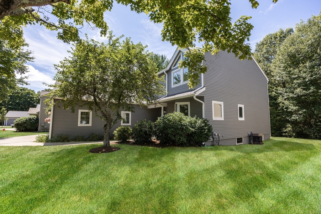 9 Independence Drive, Foxboro, Massachusetts, 2 Bedrooms Bedrooms, 6 Rooms Rooms,2.5 BathroomsBathrooms,Residential,For Sale,Independence Drive,73478751