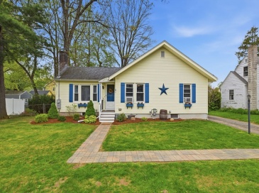 61 Wood Avenue, East Longmeadow, Massachusetts, 3 Bedrooms Bedrooms, 6 Rooms Rooms,1 BathroomBathrooms,Residential,For Sale,Wood Avenue,73513997