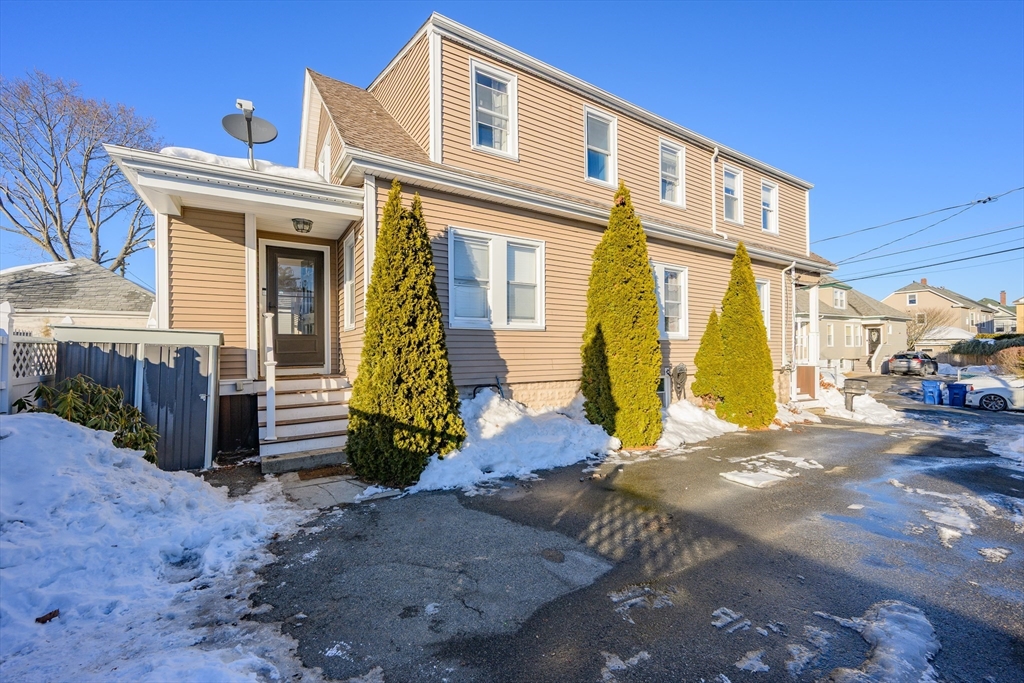 29 Waldo St, New Bedford, Massachusetts, 5 Bedrooms Bedrooms, 10 Rooms Rooms,2.5 BathroomsBathrooms,Residential,For Sale,Waldo St,73476056