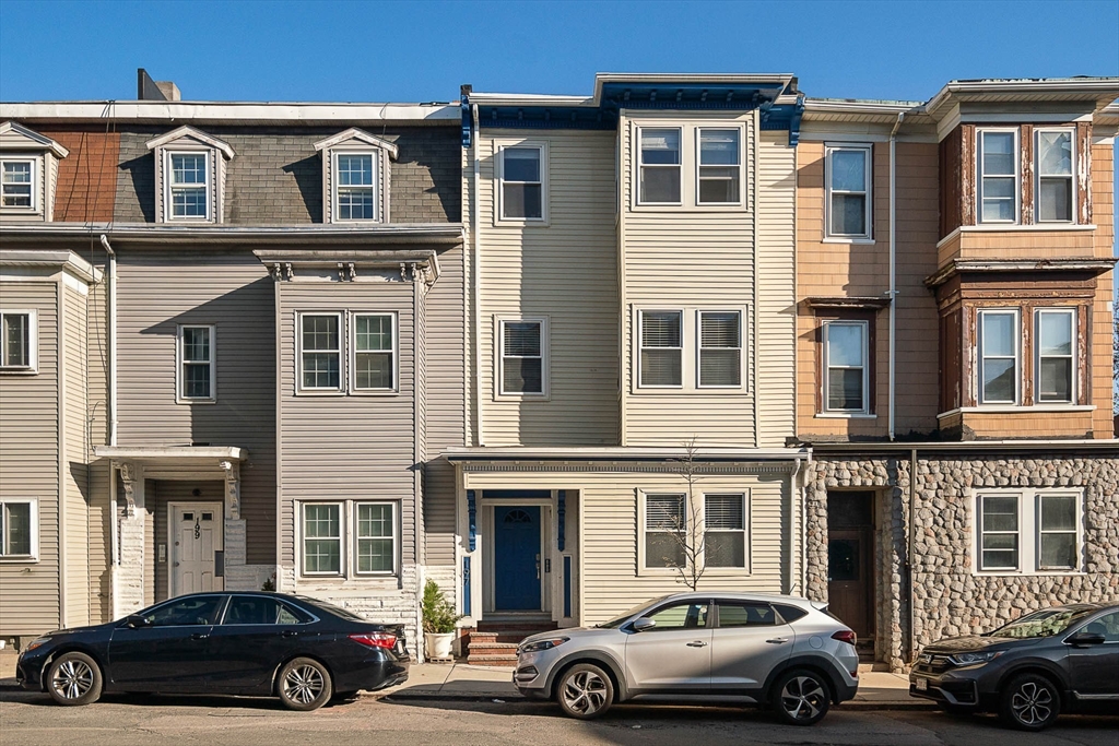 197 Lexington St, Boston, Massachusetts, 3 Bedrooms Bedrooms, 11 Rooms Rooms,3 BathroomsBathrooms,Residential Income,For Sale,Lexington St,73509821