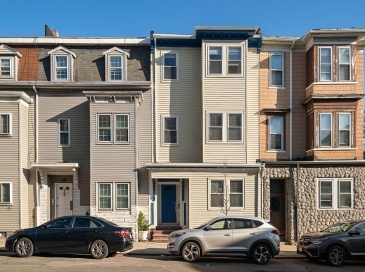 197 Lexington St, Boston, Massachusetts, 3 Bedrooms Bedrooms, 11 Rooms Rooms,3 BathroomsBathrooms,Residential Income,For Sale,Lexington St,73509821