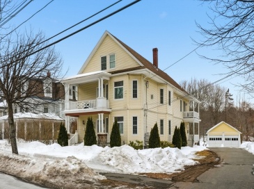 81 Chestnut St, Andover, Massachusetts, 2 Bedrooms Bedrooms, 6 Rooms Rooms,2 BathroomsBathrooms,Residential,For Sale,Chestnut St,73484502