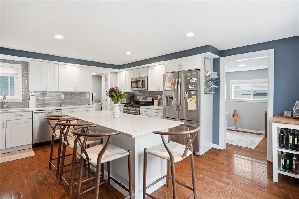 92 Undine Ave, Winthrop, Massachusetts, 3 Bedrooms Bedrooms, 6 Rooms Rooms,2 BathroomsBathrooms,Residential,For Sale,Undine Ave,73498452