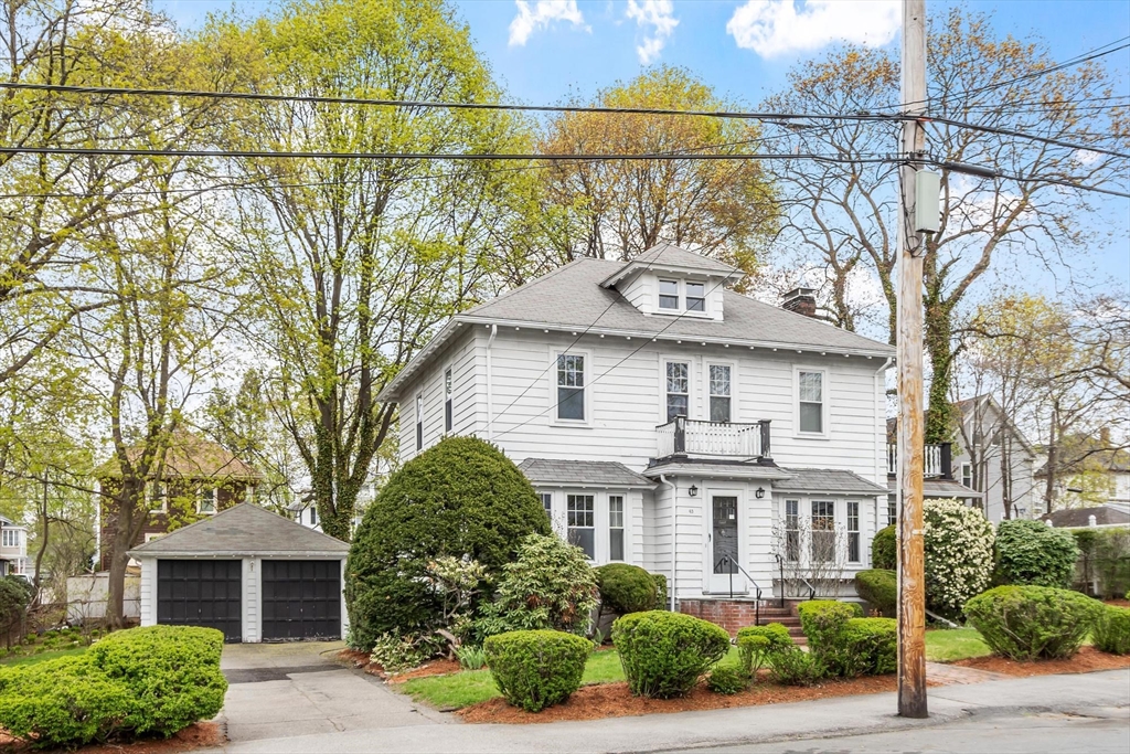 43 Bradford Avenue, Haverhill, Massachusetts, 4 Bedrooms Bedrooms, 8 Rooms Rooms,2 BathroomsBathrooms,Residential,For Sale,Bradford Avenue,73510524