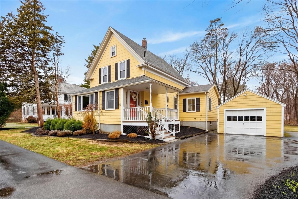 52 Maple St, Hamilton, Massachusetts, 3 Bedrooms Bedrooms, 7 Rooms Rooms,1.5 BathroomsBathrooms,Residential,For Sale,Maple St,73498135